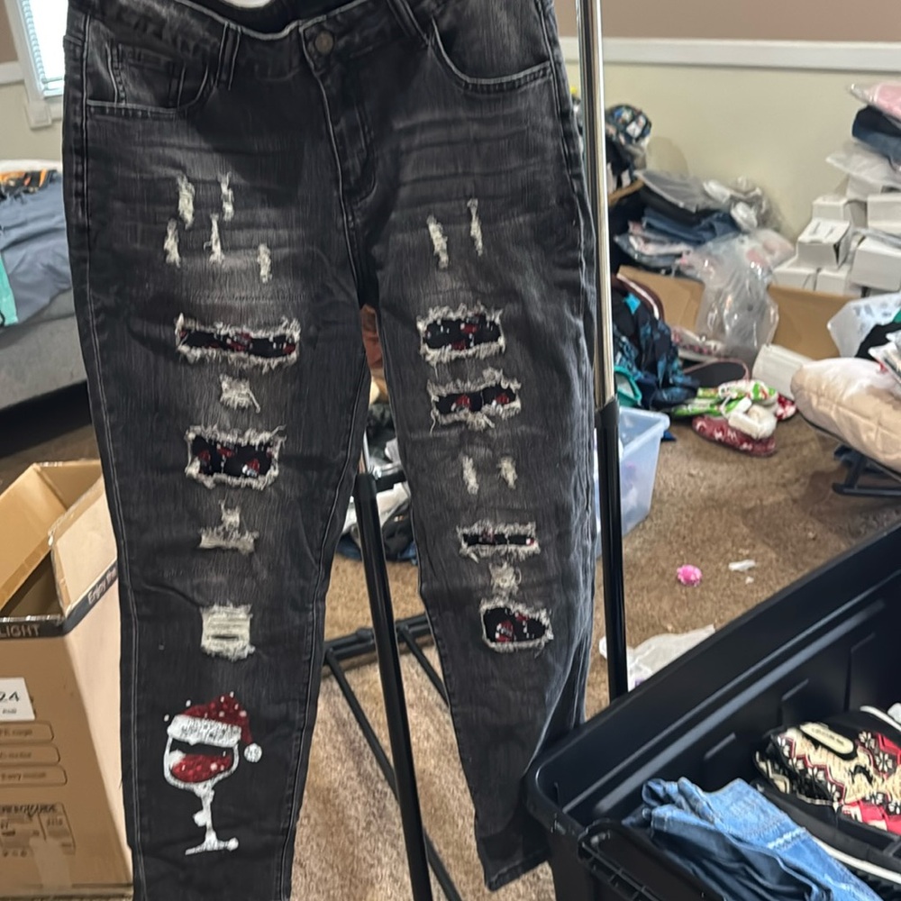 Brand new women’s size 12 black jeans wine glasses in the ripped jeans
